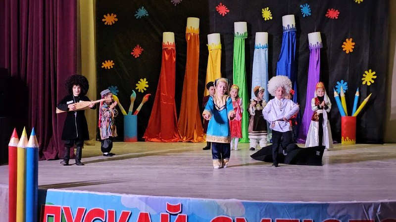 В Международный день защиты детей, 3 июня, во Дворце ЦТКНР специалисьы Центра приняли участие в фестиваль-конкурс «Пускай смеются дети» среди дошкольных образовательных организаций района.