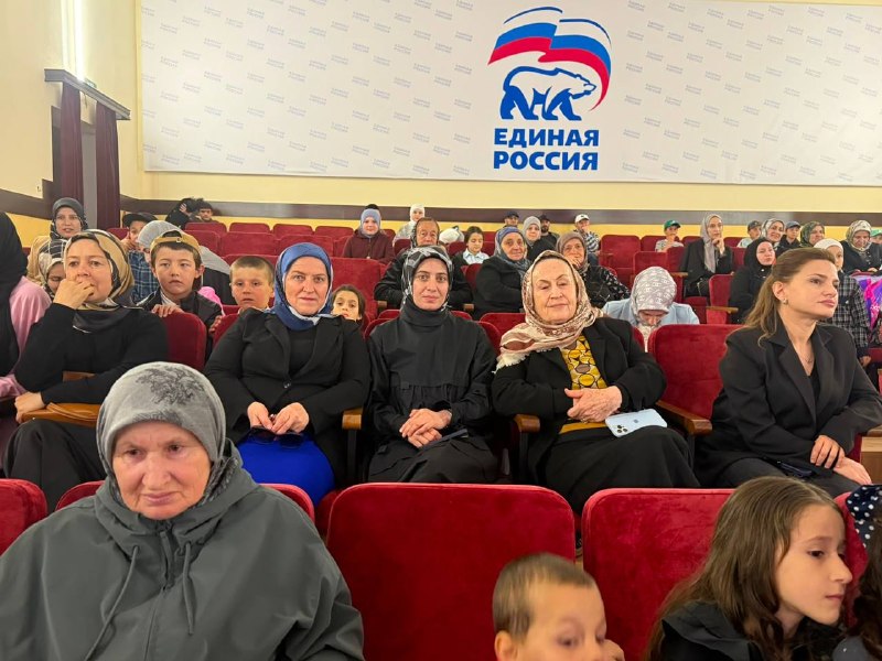 В Международный день защиты детей, 3 июня, во Дворце ЦТКНР специалисьы Центра приняли участие в фестиваль-конкурс «Пускай смеются дети» среди дошкольных образовательных организаций района.