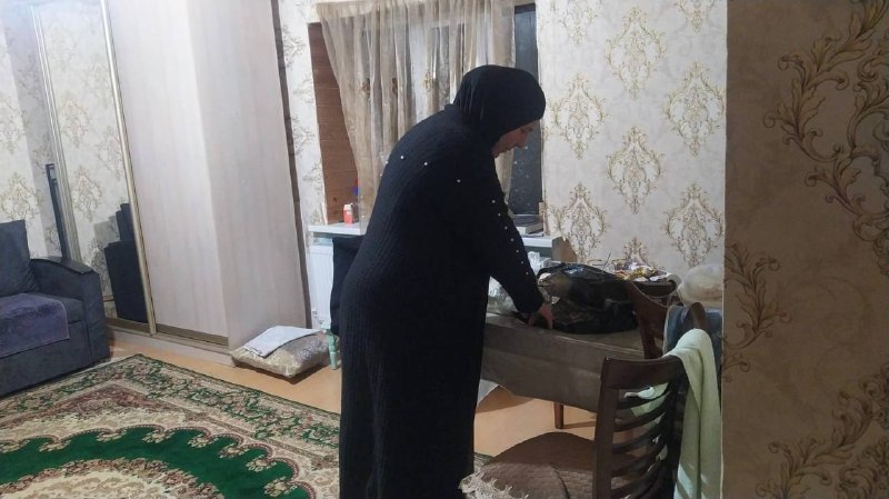 📌Социальный работник отделения социального обслуживания на дому граждан пожилого возраста и инвалидов № 2 из села Цолода Дибирова Шахрузат оказывает социально- бытовые услуги(помощь в приготовлении пищи)своей подопечной Кебетдибировой С. , согласно график