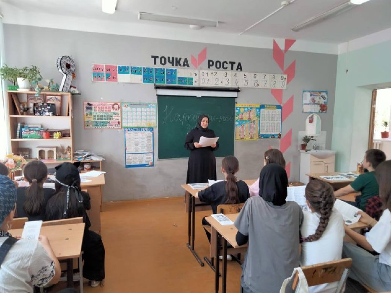 Специалисты Центра провели просветительскую работу в пришкольном лагере "Дружба" по темам «Наркотики-это зло», «Вместе против терроризма и экстремизма».