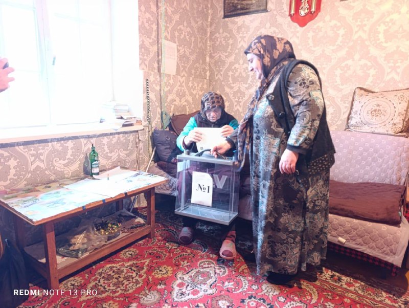 Гражданский долг не знает преград: наши подопечные приняли участие в выборах на дому!