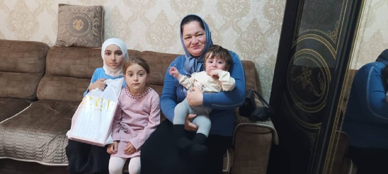 🌸В преддверии праздника «День многодетной семьи» специалисты отделения социального обслуживания на дому детей и семей с детьми посетили многодетные семьи и семьи участников Специальной военной операции из сел Изано, Рачабулда, Маштада, Кудиябросо и Тадмаг